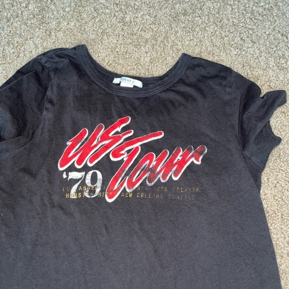 Forever 21 Gray tee shirt - Picture 2 of 4